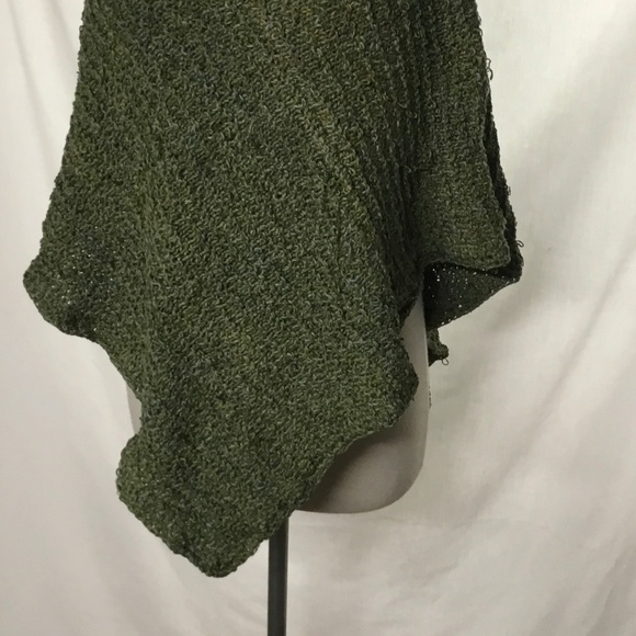 Green and Ivory Hand-knit Poncho Brand New Never Worn - Picture 2 of 6